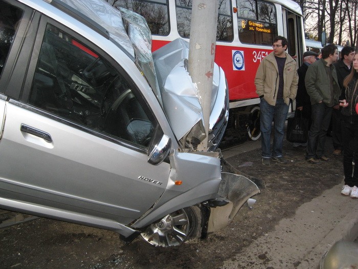 car-tram-accident-05