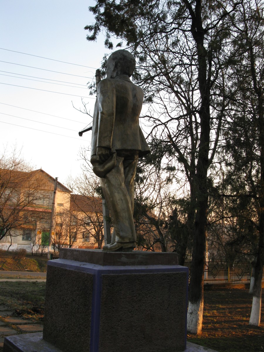 Памятник Ленину lenin-03