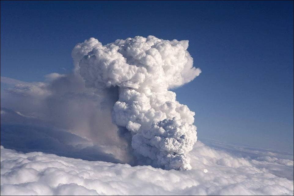 volcano-eruption-08