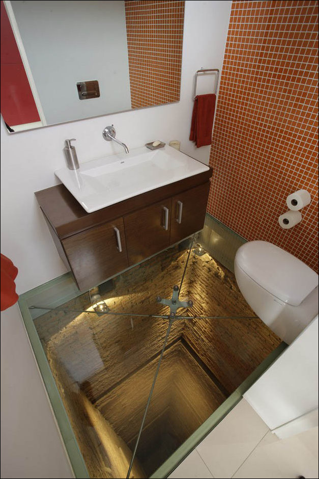 Ванная комната в шахте лифта