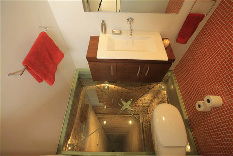Ванная комната в шахте лифта