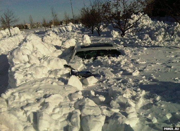 car-under-snow-02