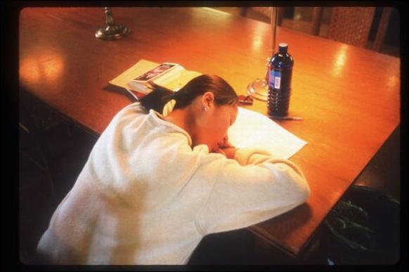 спящие в библиотеке