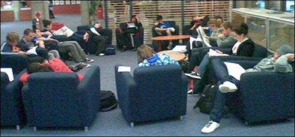 спящие в библиотеке