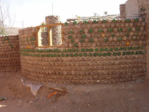 домик из бутылок bottle-house-13