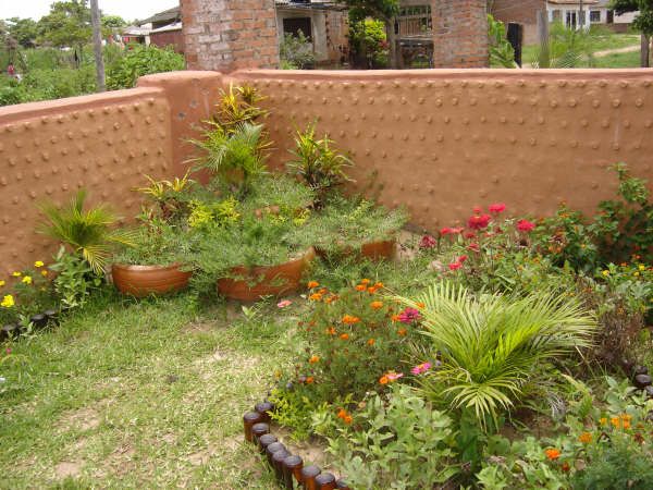 домик из бутылок bottle-house-31