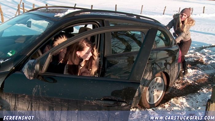 car-stuck-girls-26