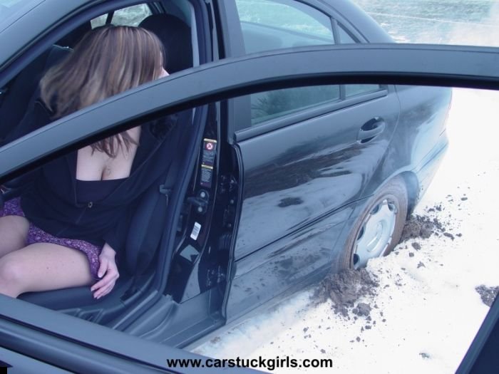 car-stuck-girls-30