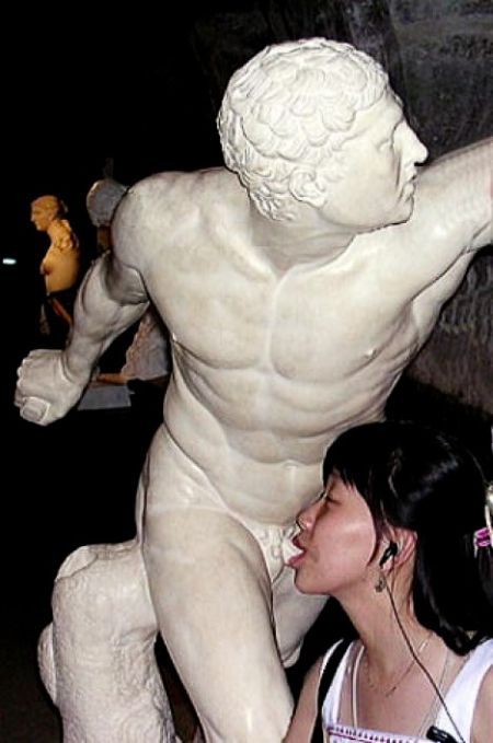 fun-with-statues-10