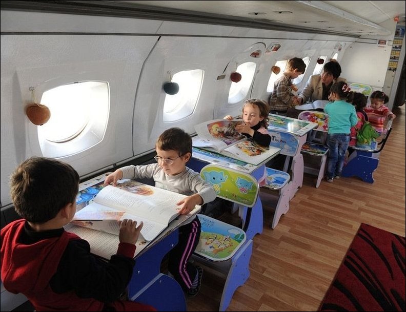 Детский сад на борту самолета