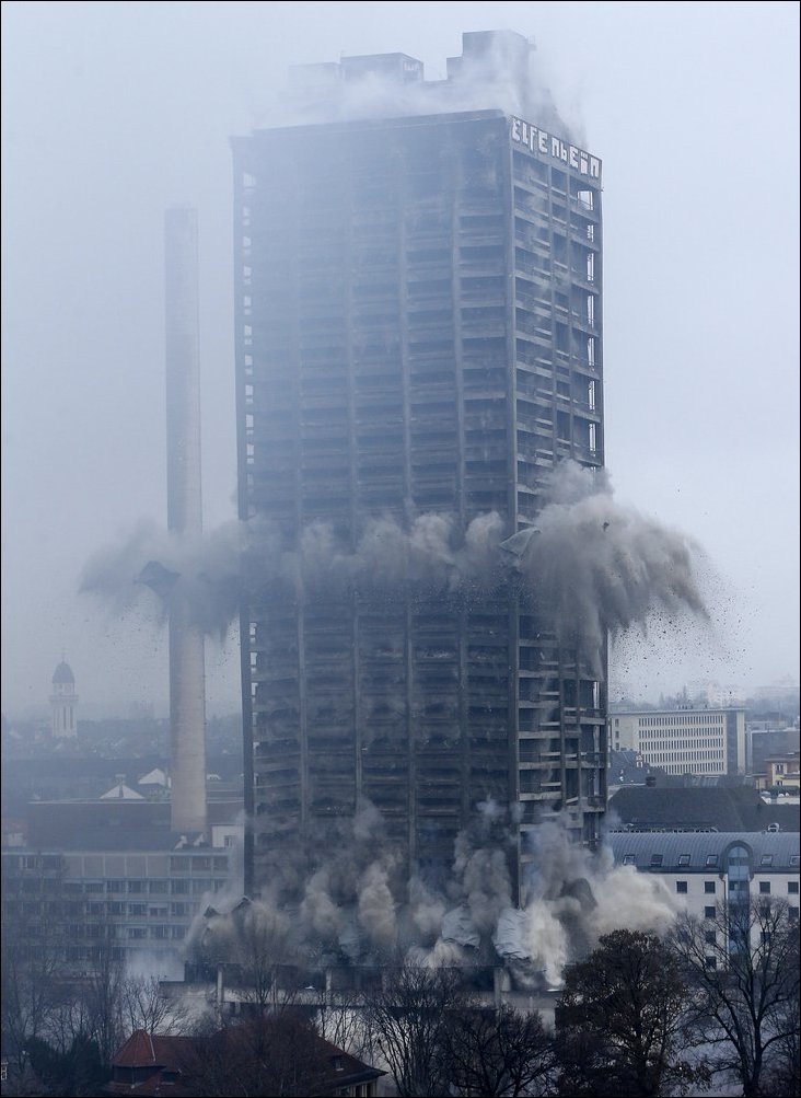 Взрыв небоскреба в Франкфурте