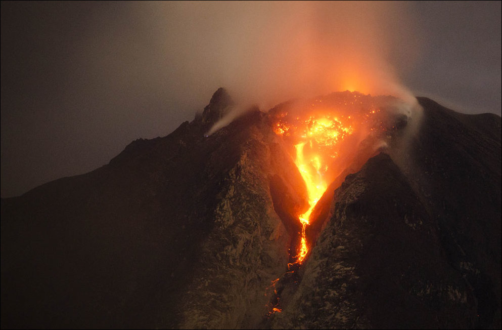 Извержение вулкана Синабунг