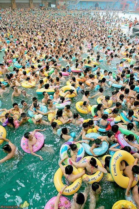 china-pool-crowd-04