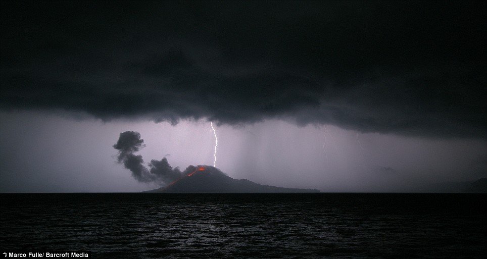 krakatoa-volcano-02