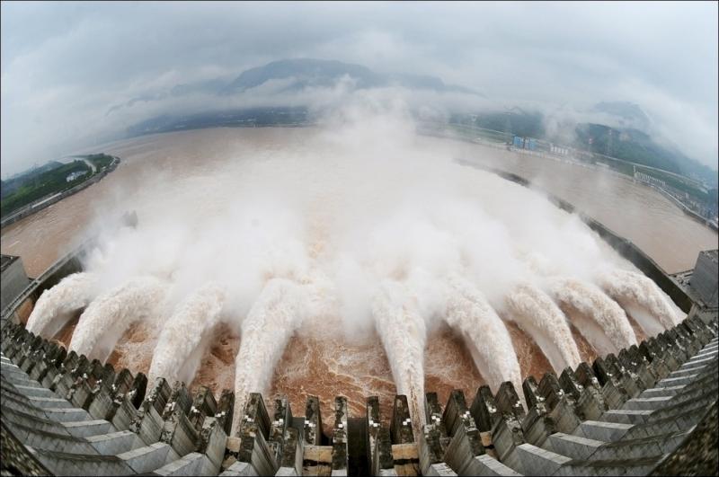 гидроэлектростанция Три ущелья three-gorges-dam-01