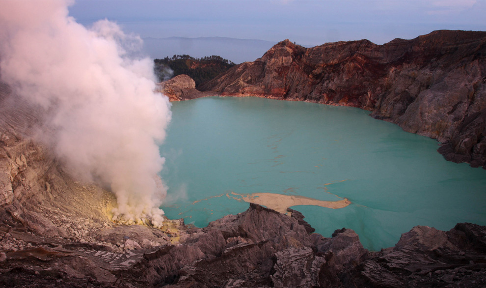 sulfur-mining-indonesia-03