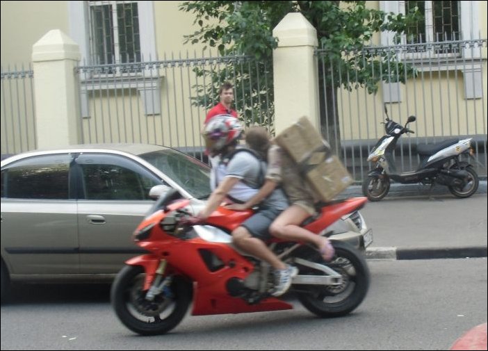Перевозка грузка на мотоцикле