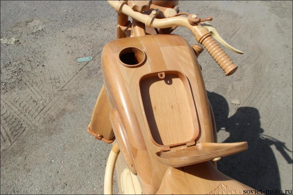 Мотоцикл ИЖ 49 из дерева
