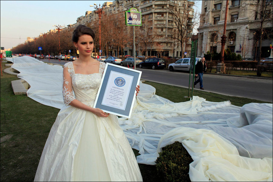 Самый длинный в мире шлейф свадебного платья