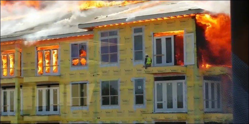 Невероятное спасение из горящего здания