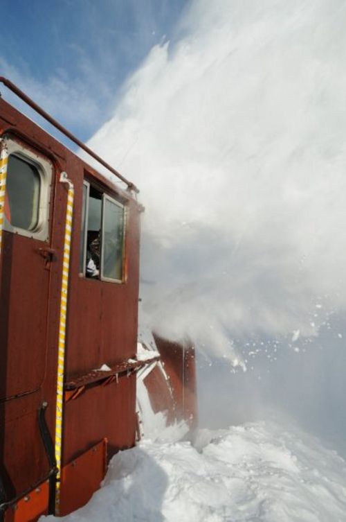 snow-train-04