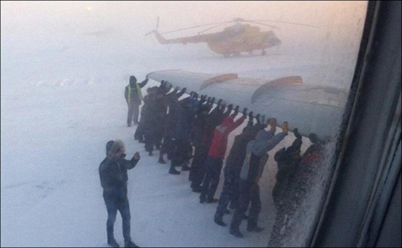Как толкали самолет в красноярском крае в городе Игарка