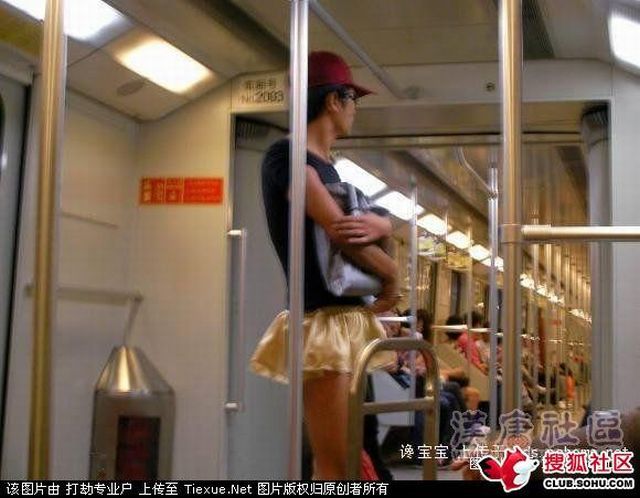 парень в юбке gay-02