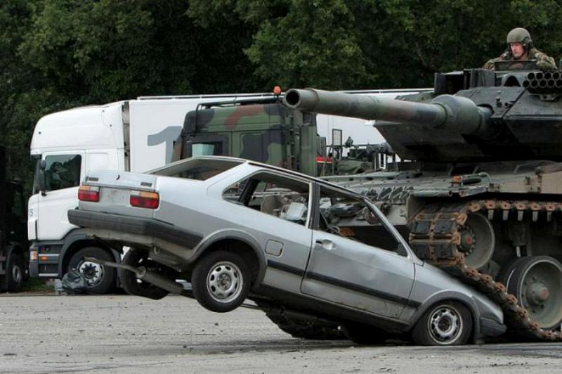 tank-vs-car-01