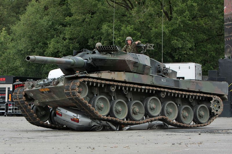 tank-vs-car-03