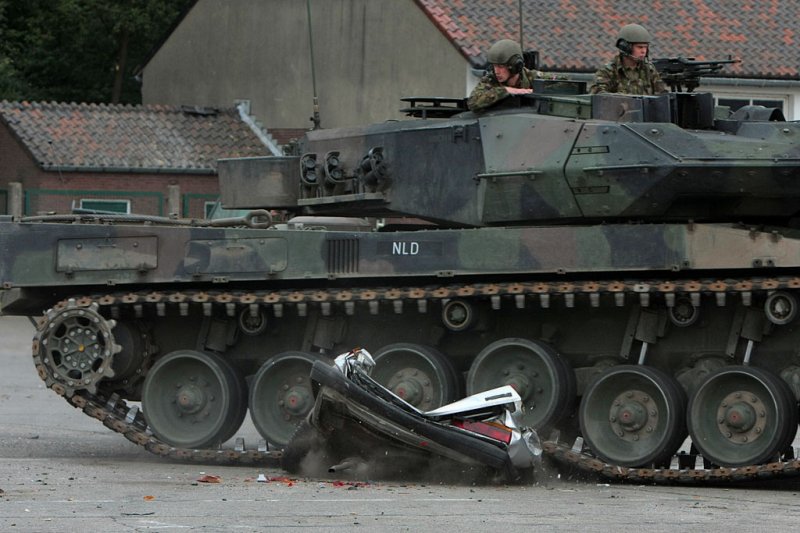 tank-vs-car-05