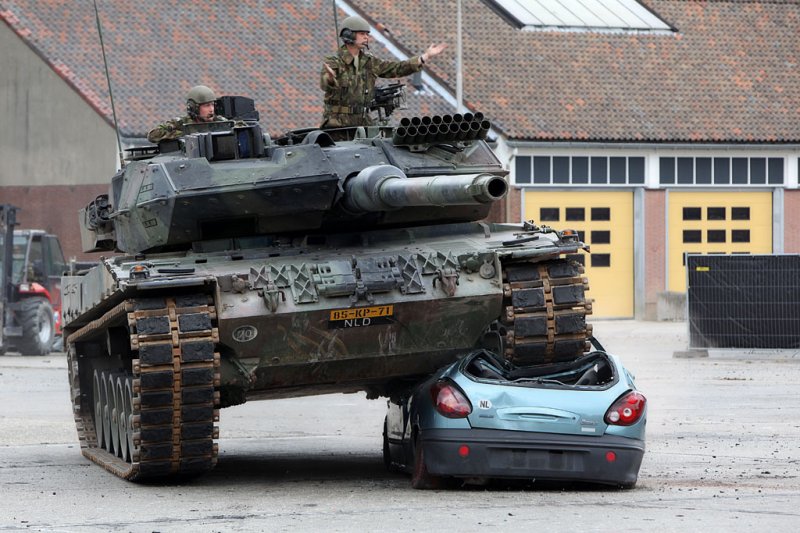 tank-vs-car-06