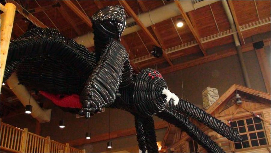 Паук, сделанный из воздушных шариков Паук, сделанный из воздушных шариков