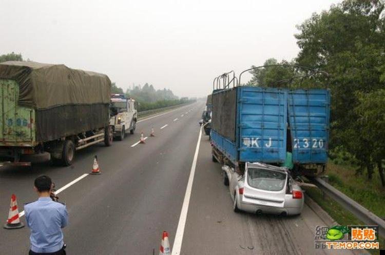авария china-car-accident-04