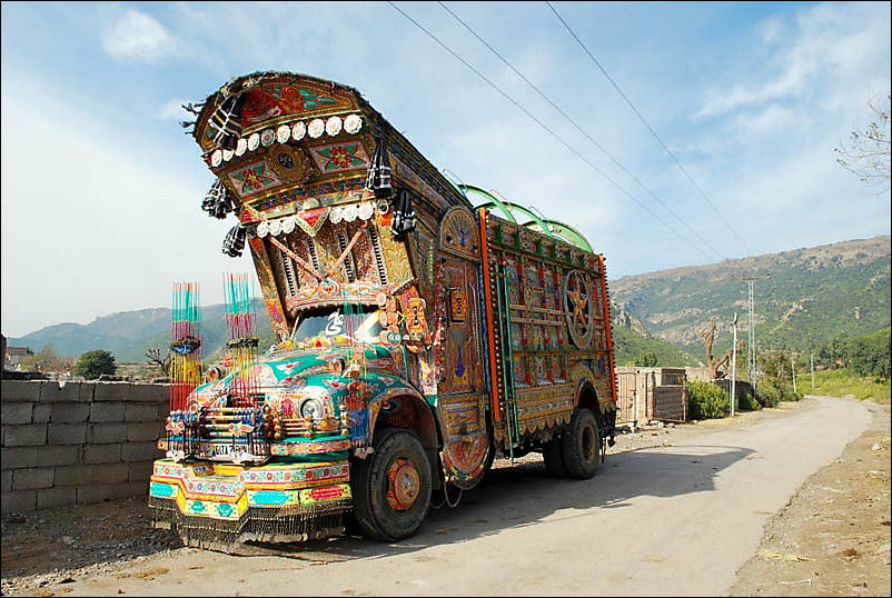 Пакистанские грузовики и автобусы