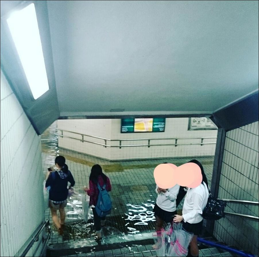 Наводнение в Японском метро - чистая вода