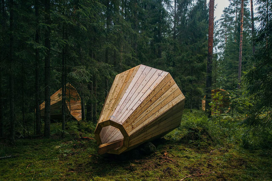 Деревянные мегафоны в лесу Эстонии
