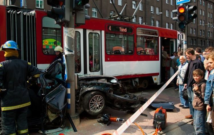 tallin-tram-accident-03