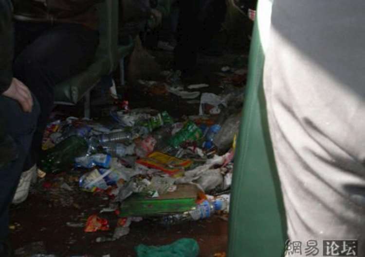 china-trains-trash-06