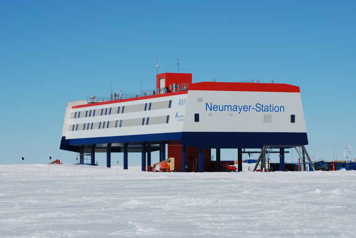 neumayer-antarctic-station-03