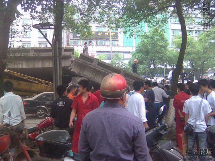 china-road-crash-03