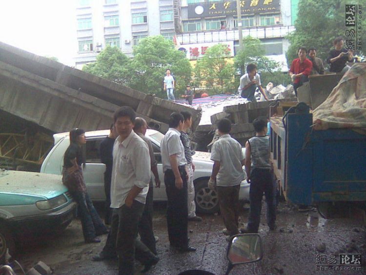 china-road-crash-05