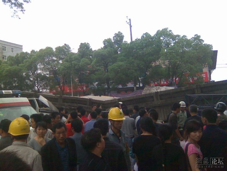 china-road-crash-14