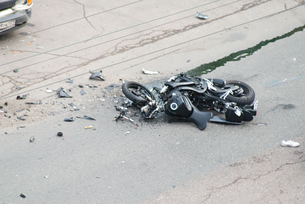 moto-crash-120509-09