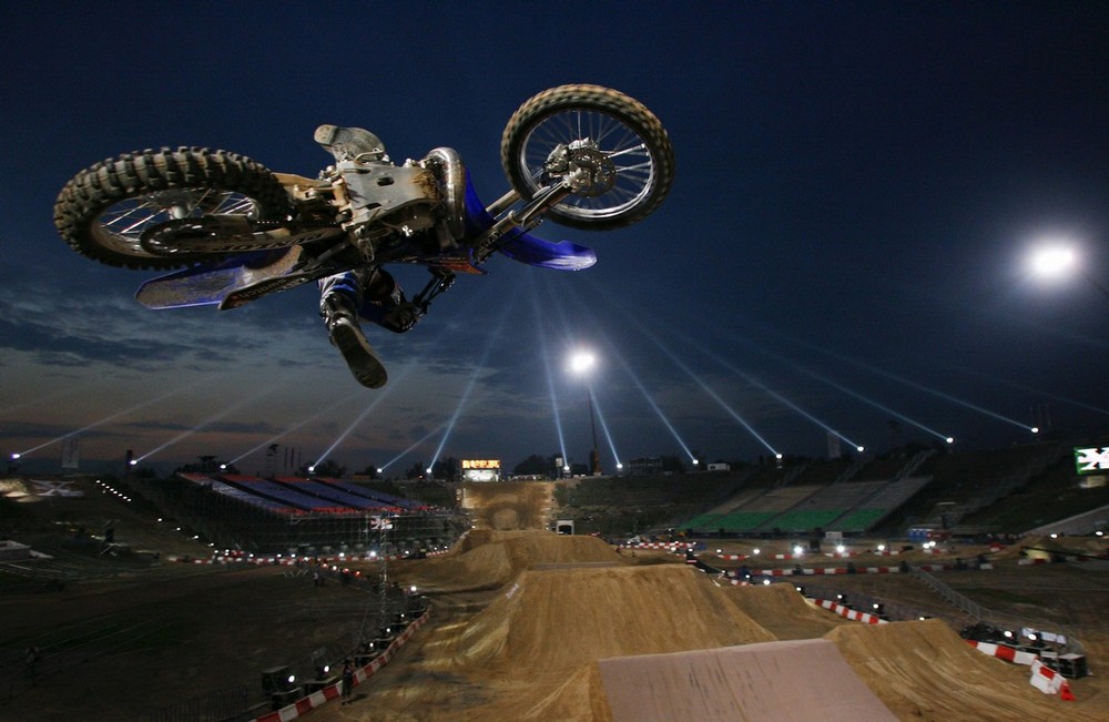 red-bull-x-fighters-02