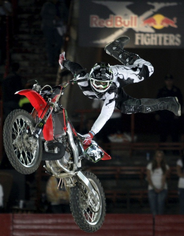 red-bull-x-fighters-06