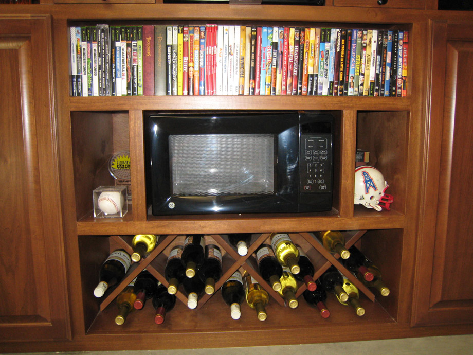 the-man-wall-microwave-winerack
