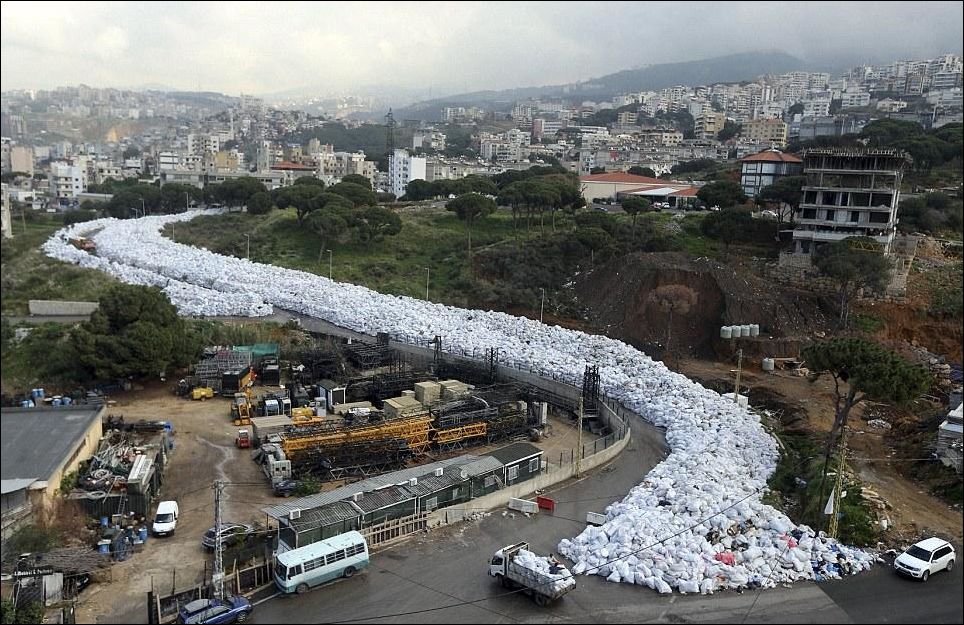 "Река мусора" в Бейруте