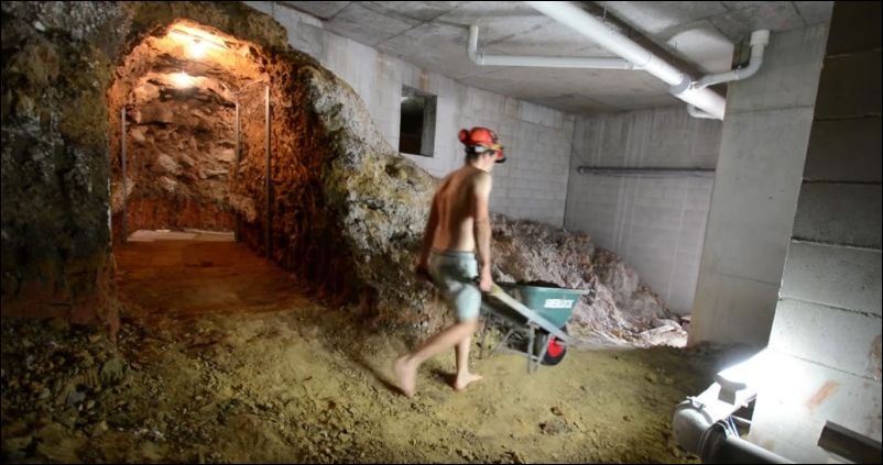 копает тоннель в подвале