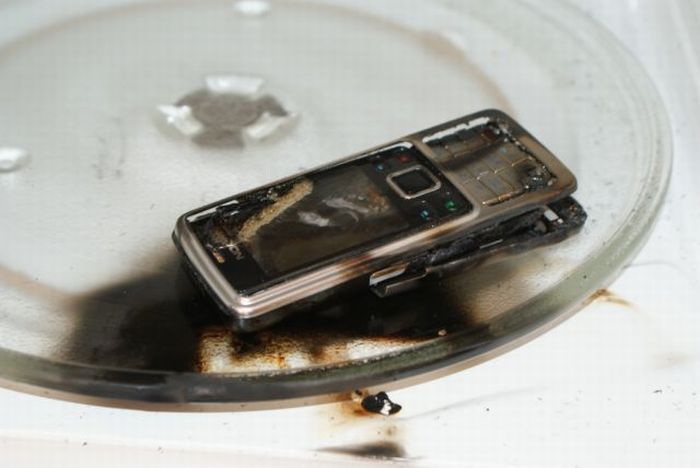 cell-phone-microwave-02