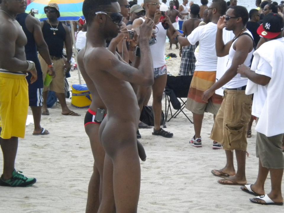 Голые на пляже